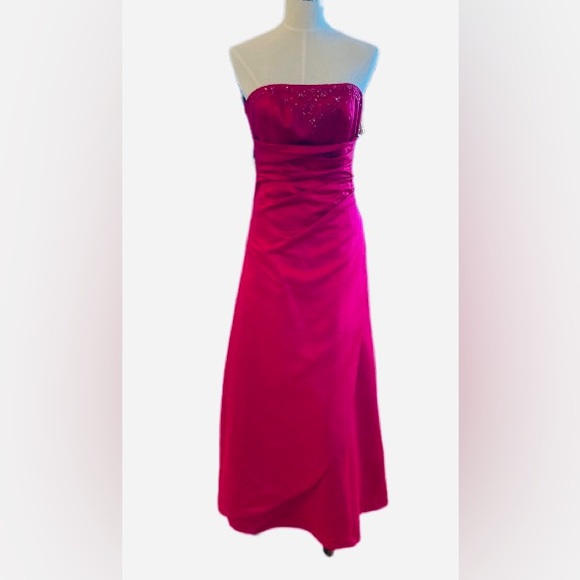 David’s Bridal | Women’s Red Strapless Formal Dress size 2 - Picture 4 of 17